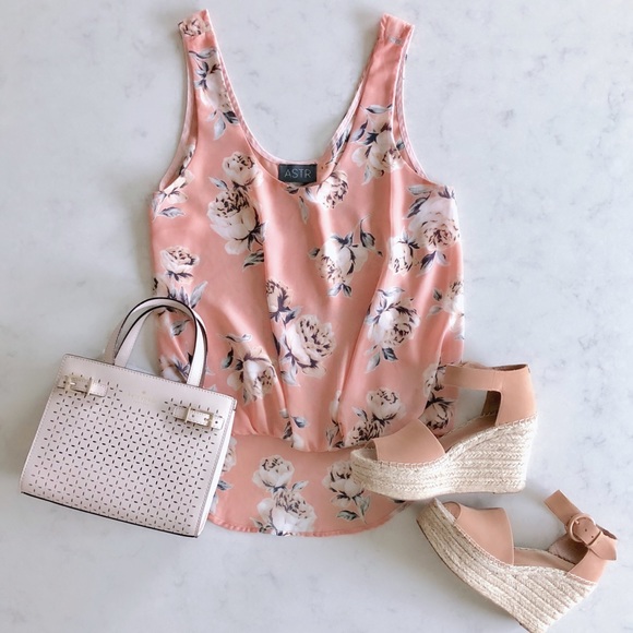 Astr Tops - ASTR High-Low Floral Tank | S